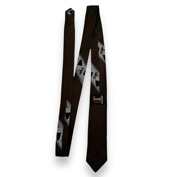 Vintage Wembley Skinny Tie Dacron Polyester Lion Crest Shield  Brown Preppy - Picture 6 of 6